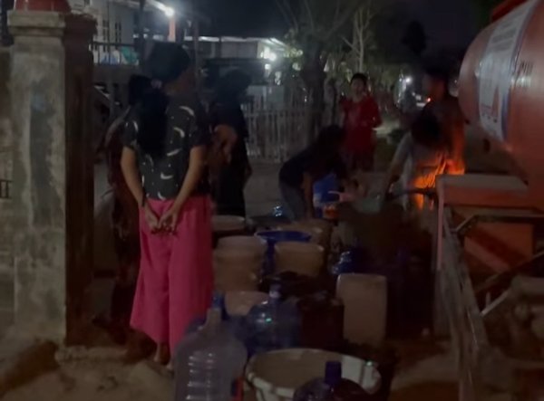 Atasi Krisis Kemarau, Distribusi Air Bersih di Jeneponto Berlangsung Hingga Malam Hari