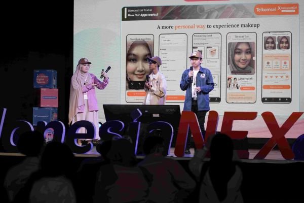 Lewat IndonesiaNEXT, Telkomsel Antarkan Mahasiswi Unhas Raih Predikat Best Hustler Nasional