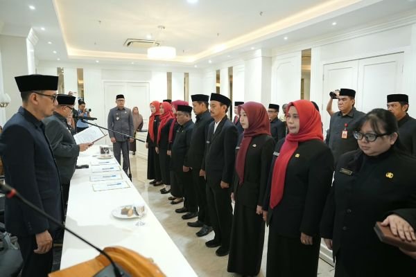 Lantik Pejabat Fungsional, Appi Minta Perkuat Pelayanan Publik