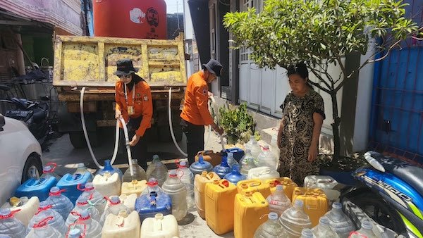 BPBD Makassar Distribusi Air Bersih ke 161 Titik, 33.641 Jiwa Jadi Sasaran