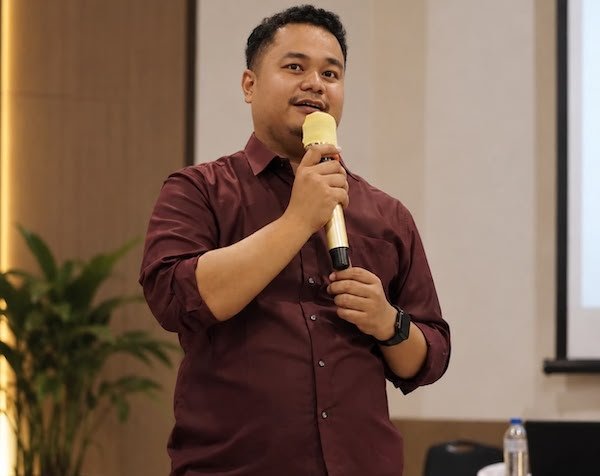 OPINI: Siapa yang Salah dalam Antrean BBM Makassar! Foucault dan Politik Pembentukan Narasi