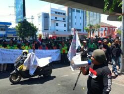 Driver Ojol Geruduk DPRD Sulsel Imbas Aturan Ganjil-Genap dan Pembatasan Bar BBM