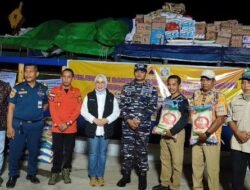 TNI AL dan Pemkab Mamuju Salurkan 53 Ton Air Bersih ke Balabalakang