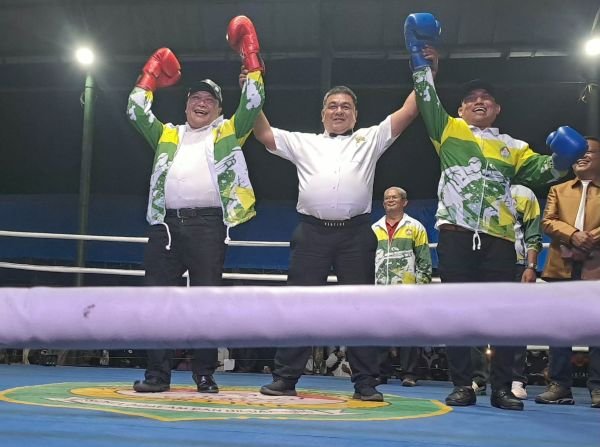 Saling Adu Tinju, Bupati Mamasa dan Ketua KONI Sulbar Buka Kejurprov