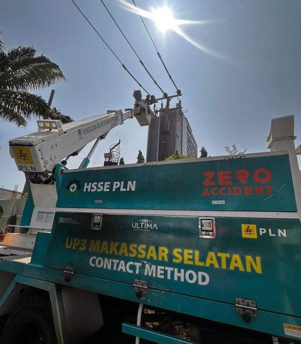 Hari Pelanggan Nasional, PLN UP3 Makassar Selatan Pastikan Pemeliharaan DS Kabel Tanah di Hotel Gammara Berjalan Aman