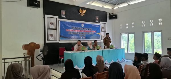 Dinas Pangan Sulbar Salurkan Bantuan Pangan untuk Keluarga Miskin Ekstrem di Majene