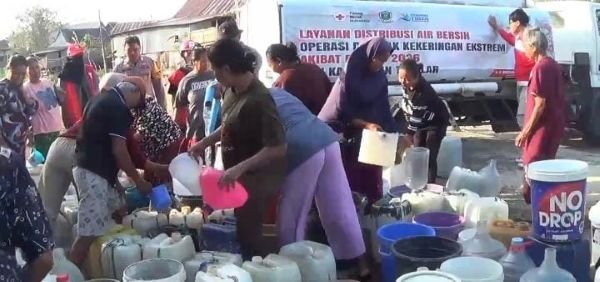 Warga Bonto Parang Takalar Dapat Bantuan 12 Ribu Liter Air Bersih