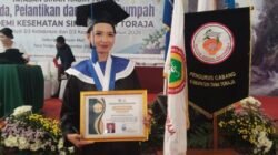 Kisah Inspiratif Mutiara, Lulusan Terbaik Wisuda Keperawatan Akademi Kesehatan Sinar Kasih Toraja 