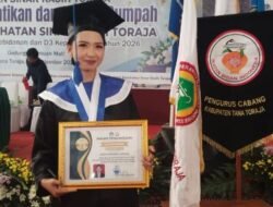 Kisah Inspiratif Mutiara, Lulusan Terbaik Wisuda Keperawatan Akademi Kesehatan Sinar Kasih Toraja 