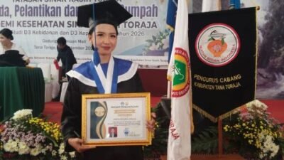 Kisah Inspiratif Mutiara, Lulusan Terbaik Wisuda Keperawatan Akademi Kesehatan Sinar Kasih Toraja 