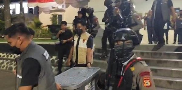 Polisi Geledah Kantor Bupati dan Rujab Bupati Gowa, Usut Kasus Pungli PBG