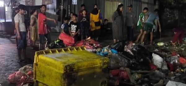 Sampah Tak Diangkut Sepekan, Warga Bonto-Bontoa Gowa Blokade Jalan