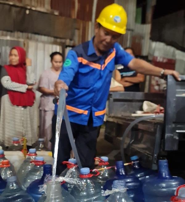 Makassar Salurkan 4,56 Juta Liter Air Bersih untuk Masyarakat Terdampak Kemarau