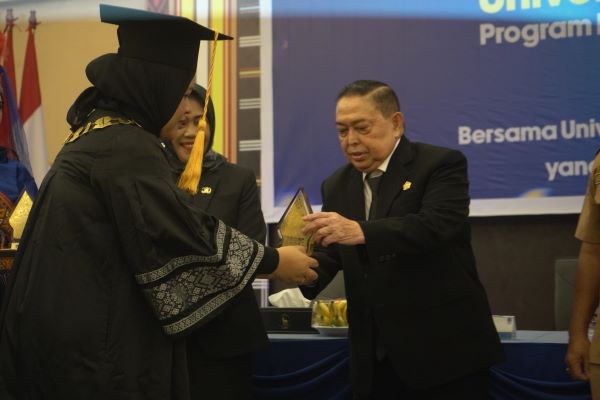 Wagub Sulbar Hadiri Wisuda UT Majene, 490 Mahasiswa Resmi Diwisuda