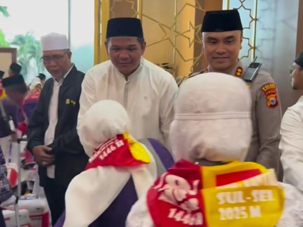 Bupati Bantaeng Resmi Lepas 178 CJH Kloter 8 Embarkasi Makassar