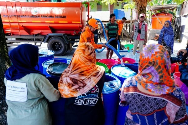 Pemprov Sulsel Salurkan Air Bersih untuk Warga Terdampak Kekeringan di Maros
