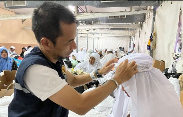 Jemaah Embarkasi Makassar Lakukan Tradisi Mappatoppo Usai Puncak Haji