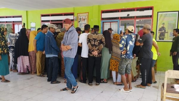 Warga Borongtala Geruduk Kantor Desa, Tolak Kadus Lama Kembali Menjabat