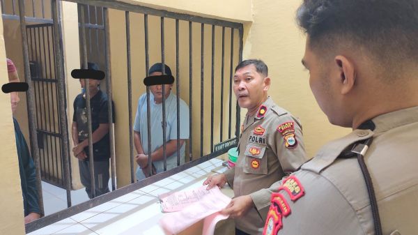 Cegah Pelanggaran, Wakapolres dan Propam Polres Maros Sidak Ruangan Tahanan