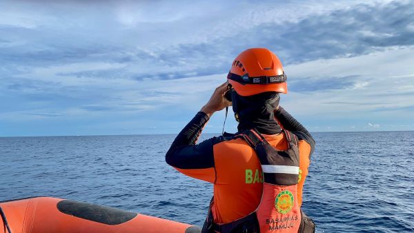 Basarnas Mamuju Lakukan Pencarian Korban KM Bukit Siguntang di Majene