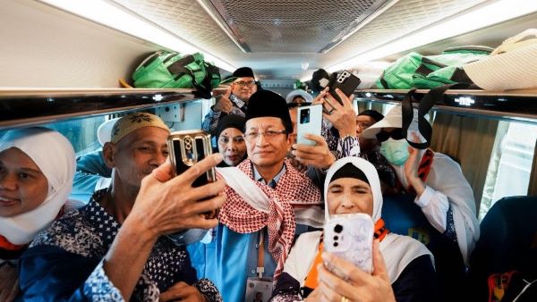 Menag Lepas Pemulangan Kloter 1 Embarkasi Makassar