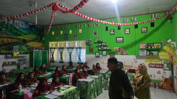 Wali Kota Makassar Sidak SD Mattoangin, Toilet Jorok Jadi Sorotan
