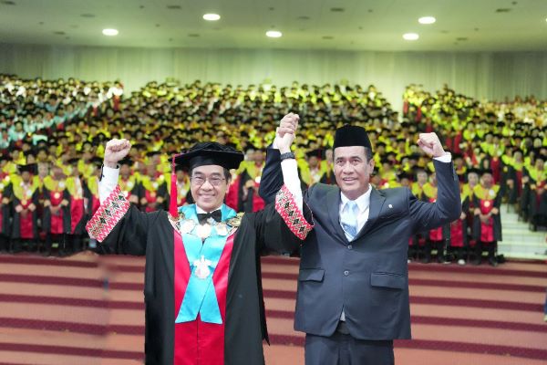 Menteri Pertanian Hadiri Wisuda Unhas, Beri Pesan Inspiratif untuk Wisudawan