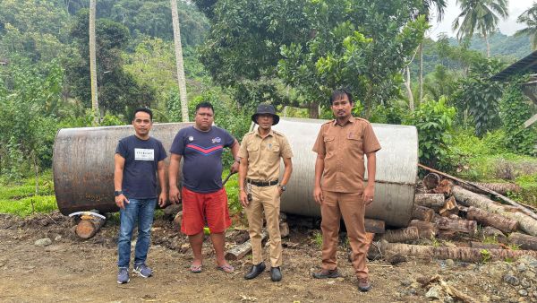Pemprov Sulbar Serahkan Bantuan Rp335 Juta Untuk Penyulingan Nilam