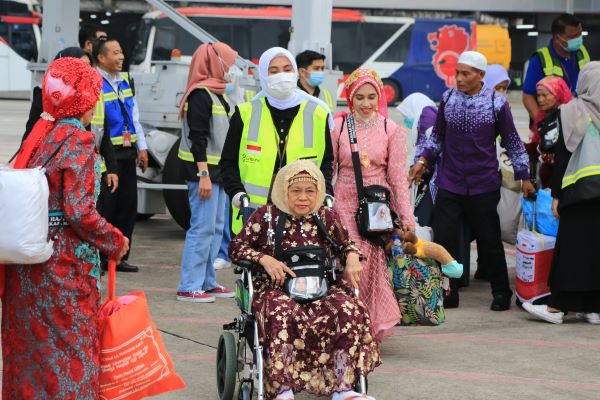 Kloter 40 UPG Tiba di Makassar, Akhiri Operasional Haji 2025