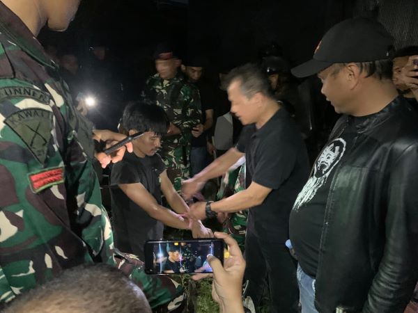 Pemkot Makassar Sisir Tallo, Puluhan Senjata Tajam dan Bom Molotov Disita
