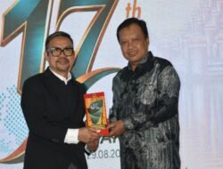 KabarMakassar Berikan Penghargaan Tokoh Muda Profesional kepada Komisaris PT Telkom Akses Arry