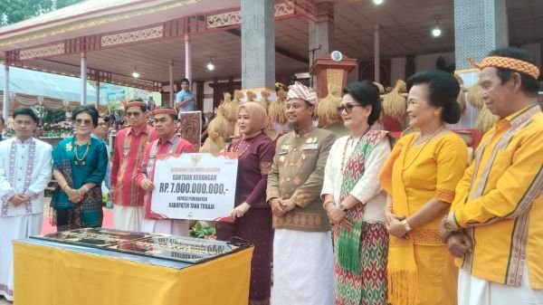 Peringati HUT ke-779 Toraja, Gubernur Sulsel Kucurkan Rp7 Miliar untuk Infrastruktur Daerah