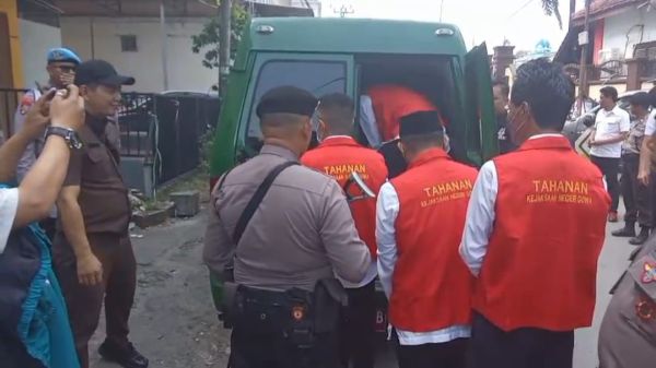 Annar Salahuddin Bantah Tendang Syahruna Saat Naik Mobil Tahanan