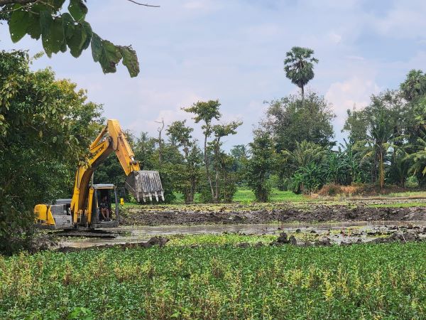 Diduga Tambang Ilegal, Petani Takalar Keluhkan Aktivitas Excavator di Dekat Sawah
