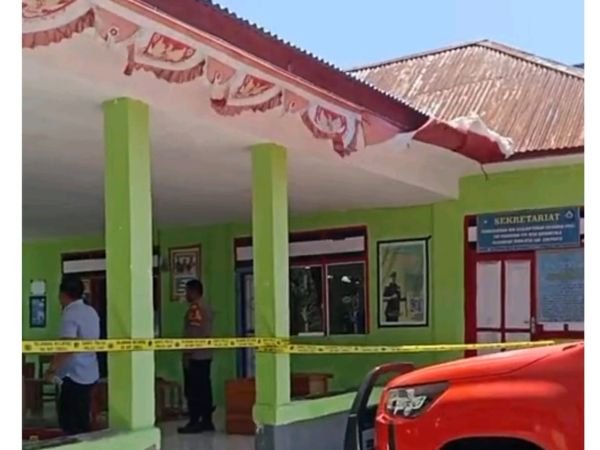 Tolak Kadus Lama Berkantor Kembali, Warga Rusak Kantor Desa Borongtala