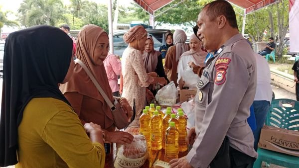 Stabilkan Harga Pangan, Polres Bulukumba-Bulog Gelar Pasar Murah