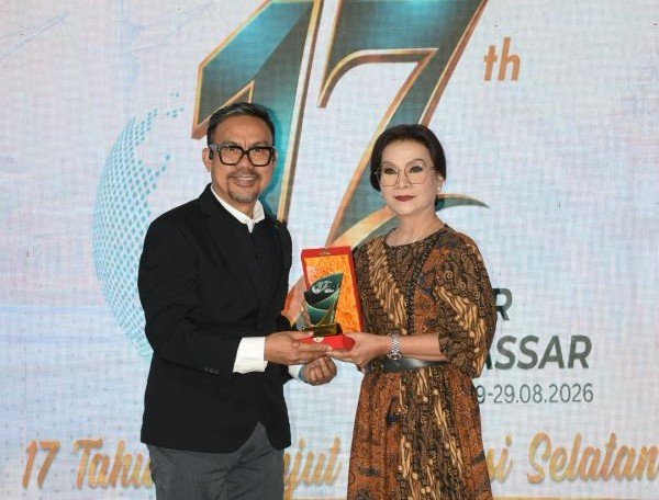 Firmina Tallulembang Raih Penghargaan Tokoh Perempuan Sulsel dari KabarMakassar