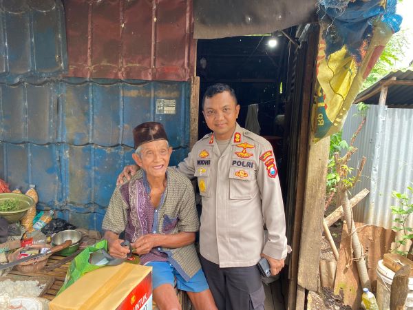 Tinggal di Rumah Beralaskan Tanah, Kakek Jumanai Dapat Bantuan Kapolres Jeneponto