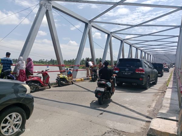 Kecelakaan Kerja di Jembatan Tarailu Mamuju, 3 Pekerja Terjatuh ke Sungai