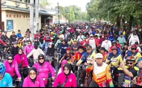 HUT Bhayangkara ke-79, Ribuan Warga Meriahkan Fun Bike di Takalar