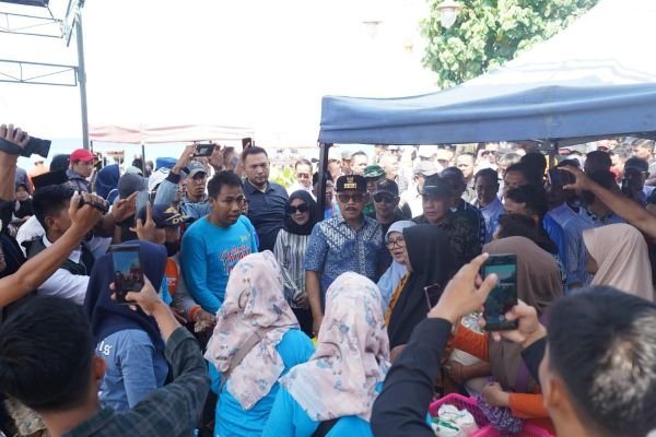 Gubernur Sulbar Pantau GPM di Majene, Masyarakat Antusias Serbu Pasar Murah