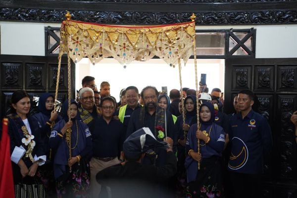 Surya Paloh Tiba di Makassar, Konsolidasi Nasional NasDem Dimulai dari Timur