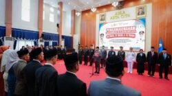 Pengabdian hingga 30 Tahun, Gubernur Sulsel Sematkan Satyalencana kepada 398 PNS