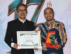 KabarMakassar Anugerahi Appi Kepala Daerah Inovatif Lewat Program Pilah Sampah