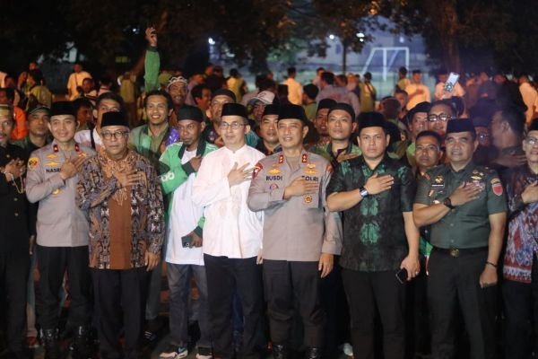 1000 Ojol dan Masyarakat Gelar Doa Bersama di Polda Sulsel