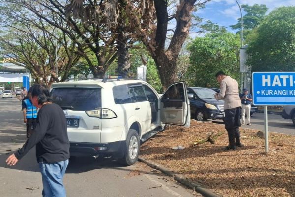 Pria Bermukena Nekat Rampok Mobil Pegawai Bandara Makassar