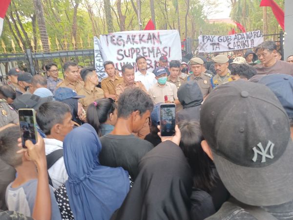 Tuntut Kembalikan Lahan, Ahli Waris Demo di Depan Kantor Gubernur Sulsel
