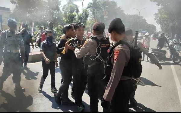 100 Hari Kepemimpinan Dinilai Gagal, Mahasiswa Geruduk Kantor Bupati Takalar