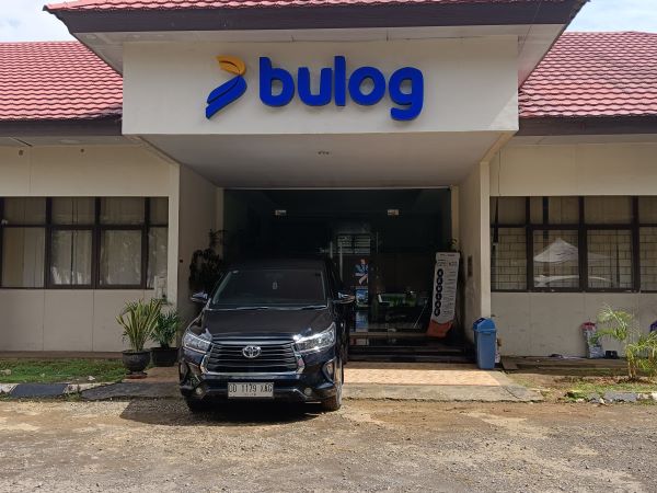 Distribusi 1.250 Ton Beras ke Papua, KSP Apresiasi Sistem Bulog Makassar