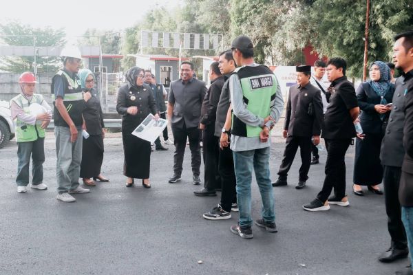 Bupati Mamuju Tinjau Rekonstruksi Jalan Yos Sudarso, Pastikan Progres Sesuai Target